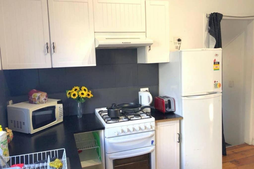 Modern Charming Miners' Cottage +Free Internet ブロークンヒル エクステリア 写真
